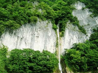 井倉洞の滝